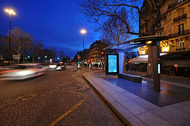 Остановка общественного транспорта в Париже