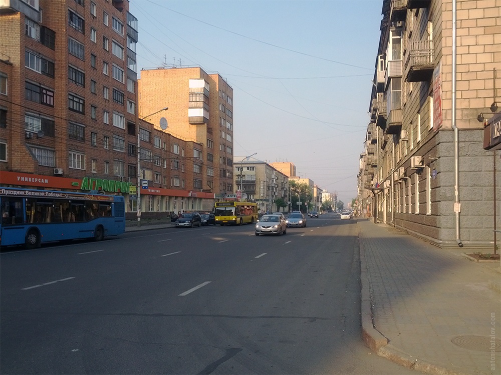 После расширения ул. Ленина осталась без зелени и адекватных пешеходных пространств.